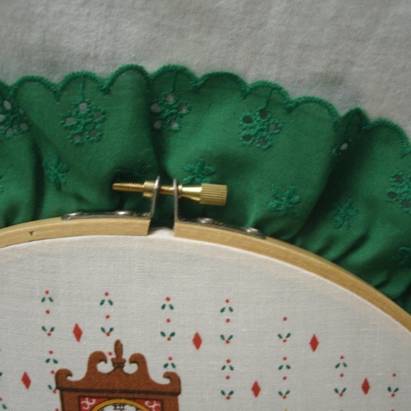 Handmade Embroidery Hoop Holiday Decoration - Picture 5 of 8